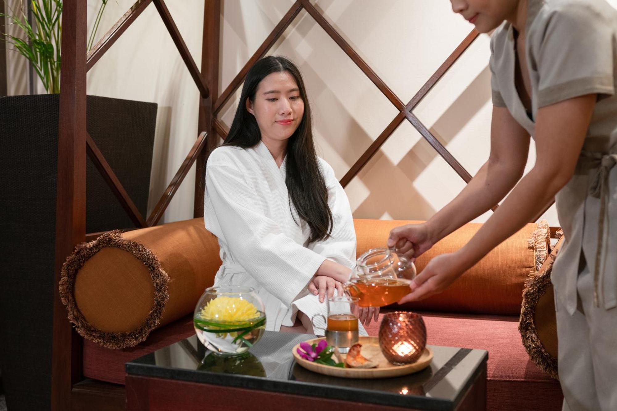 فندق بولمان بانكوك جي المظهر الخارجي الصورة A woman at a spa